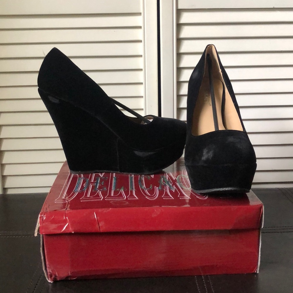 Suede black heels